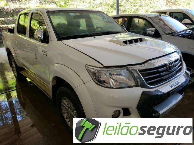 LOTE 013 TOYOTA HILUX CD 2014